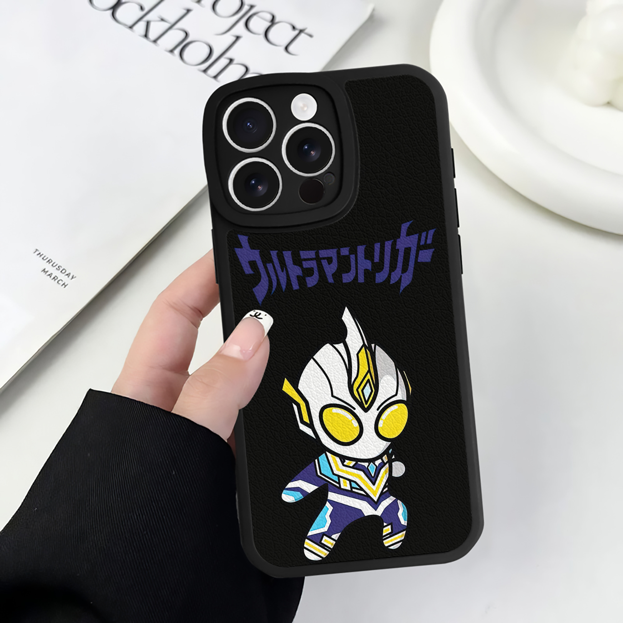 （画像用） ウルトラマン Ultraman 【iPhone 16シリーズ対応】シリコンスマホケース（レザー調） 材質：シリコン